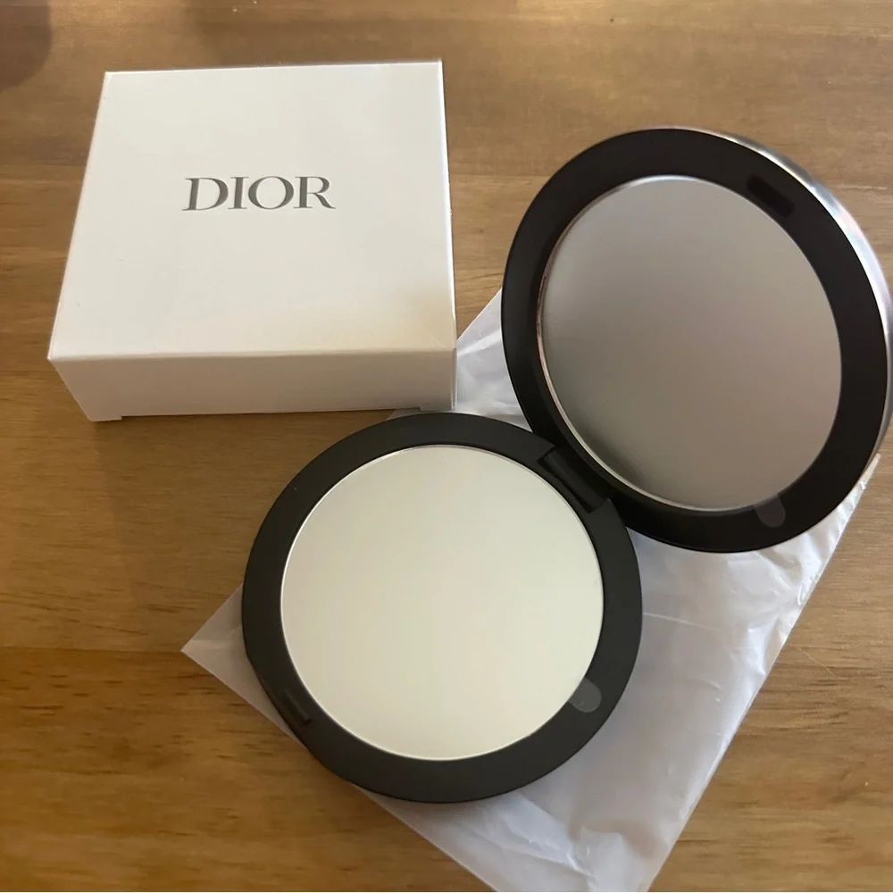 NEW IN BOX Authentic Dior Quilted Logo Pocket Compact Mirror (Limited Edition) - Picture 2 of 3